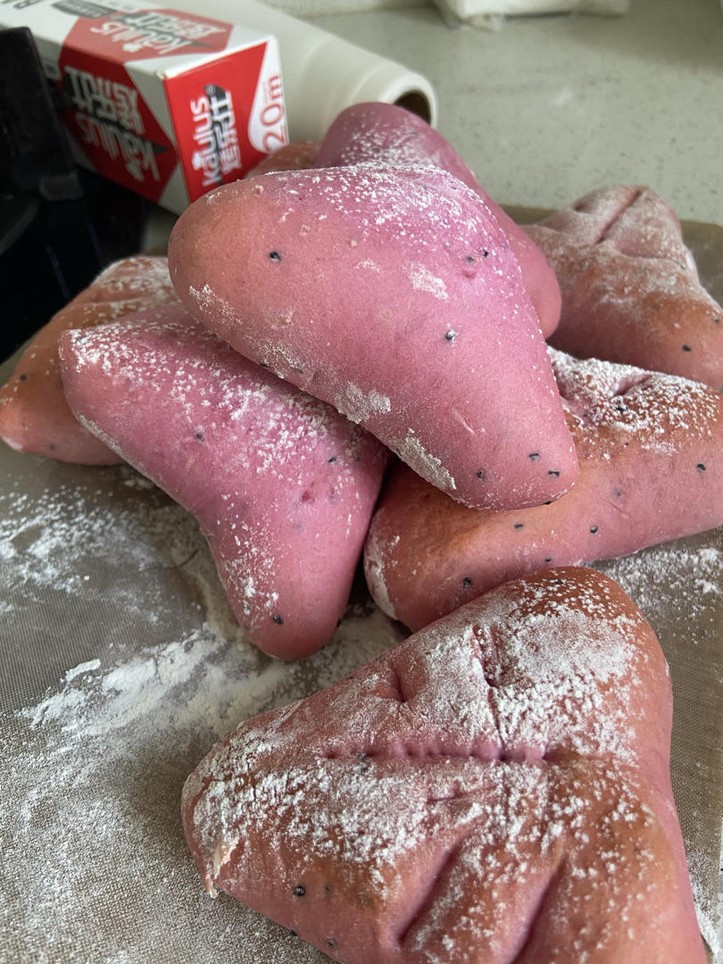 火龙果软欧包，粉嘟嘟～