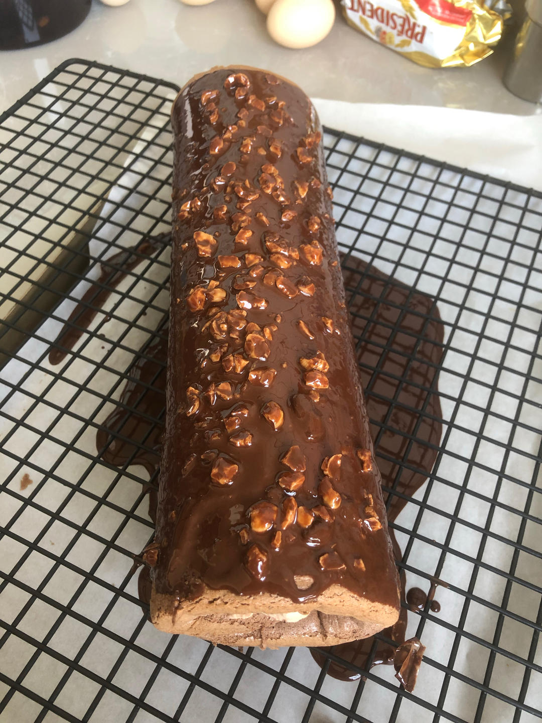 🍫梦龙蛋糕卷. 巧克力脆皮蛋糕卷 by pink-rabbit
