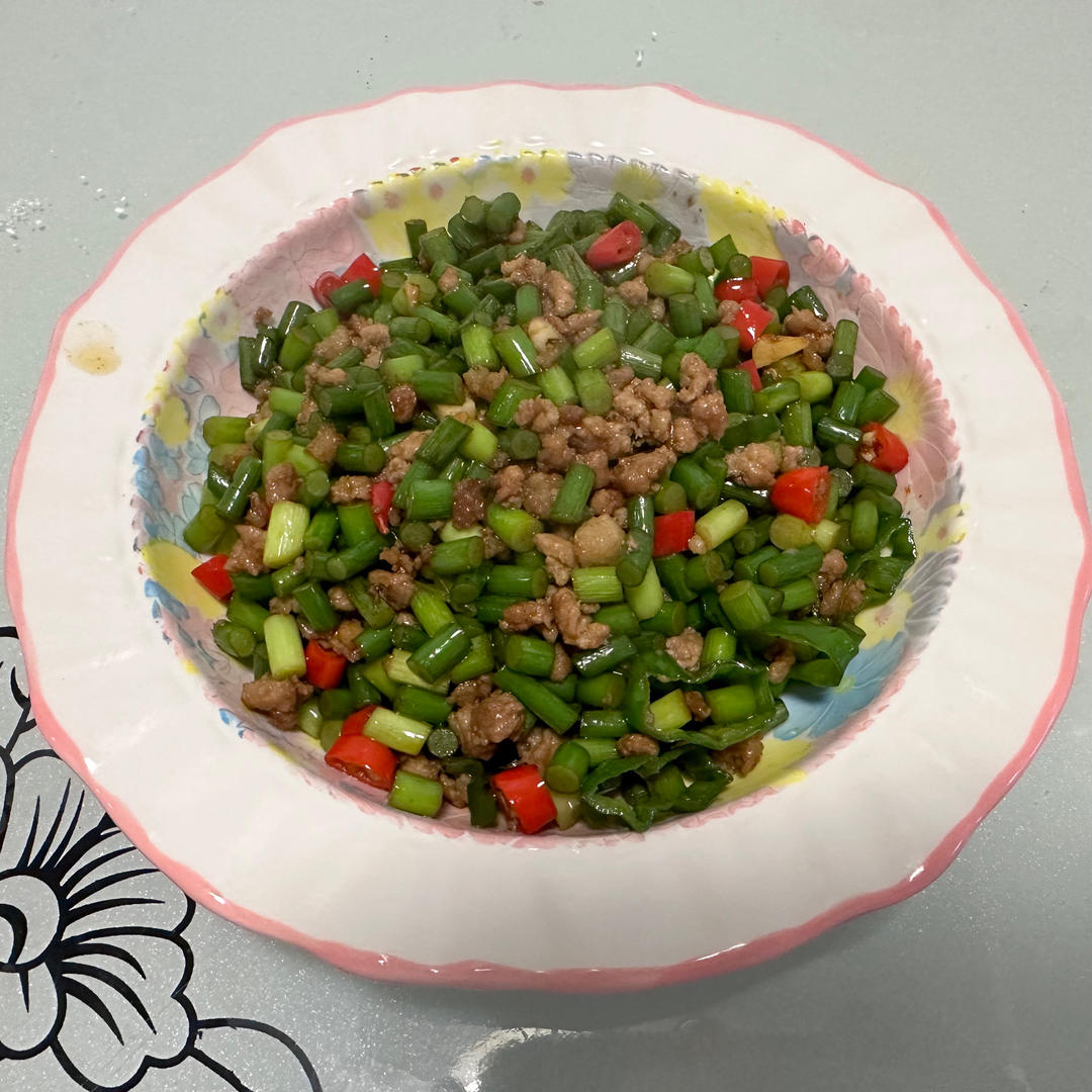 肉末炒蒜苗(苍蝇头)