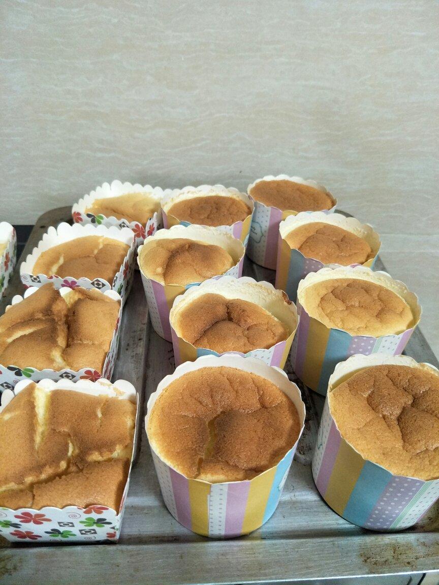 软绵绵戚风纸杯蛋糕