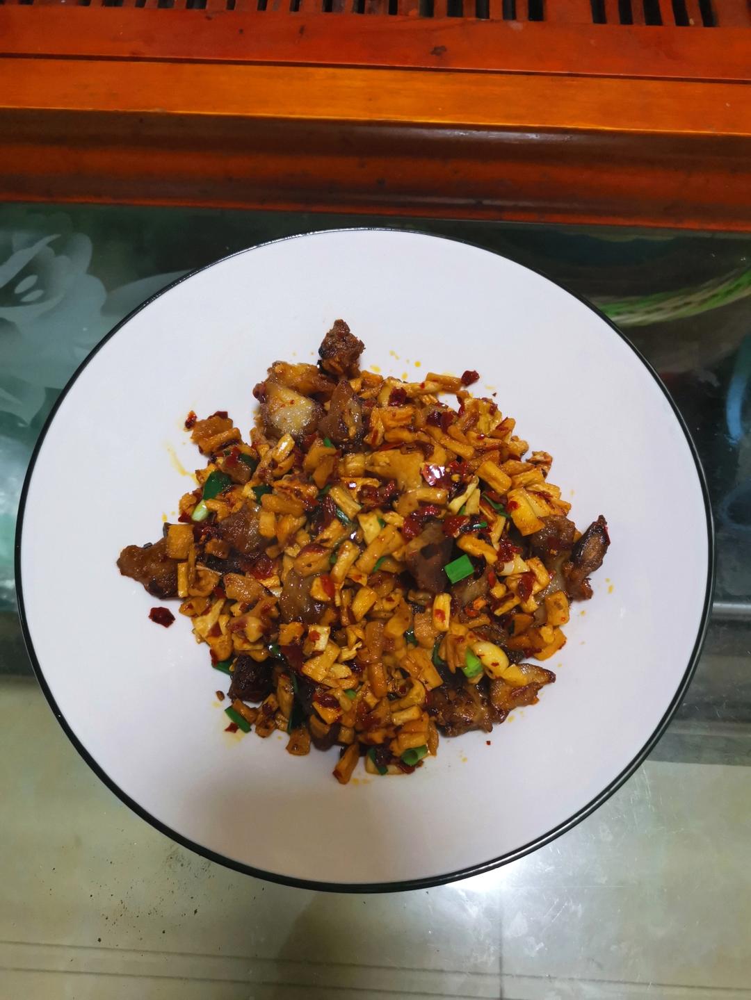 萝卜干炒腊肉（湘菜）新增腊肉快速去咸的方法