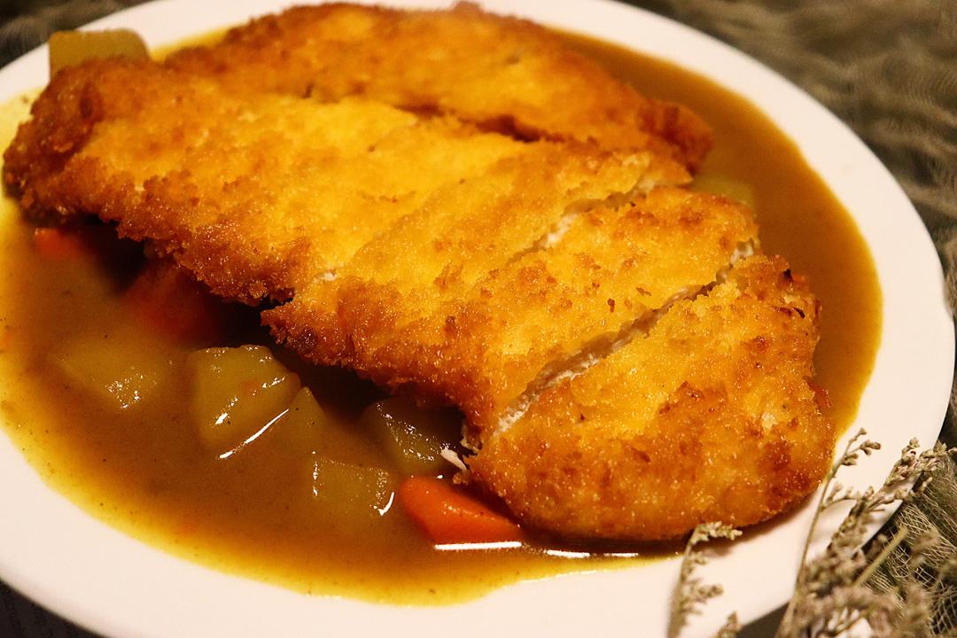 咖喱鸡排：谁也不能拒绝深夜的咖喱！的做法