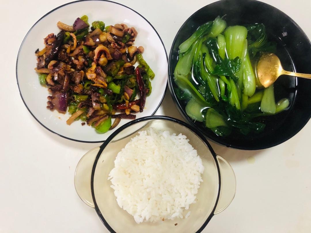 爆炒鱿鱼须，加上这一步，可以与铁板鱿鱼媲美