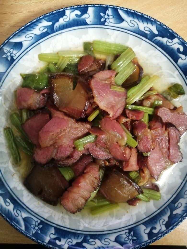 芹菜炒腊肉