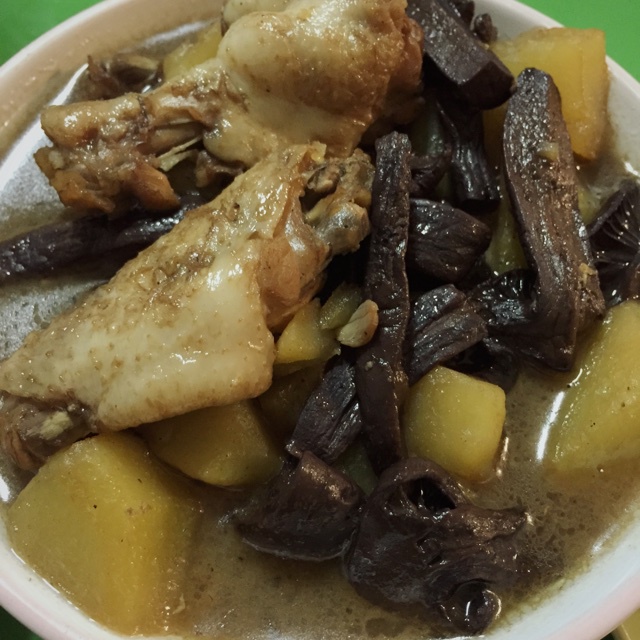 小鸡炖蘑菇