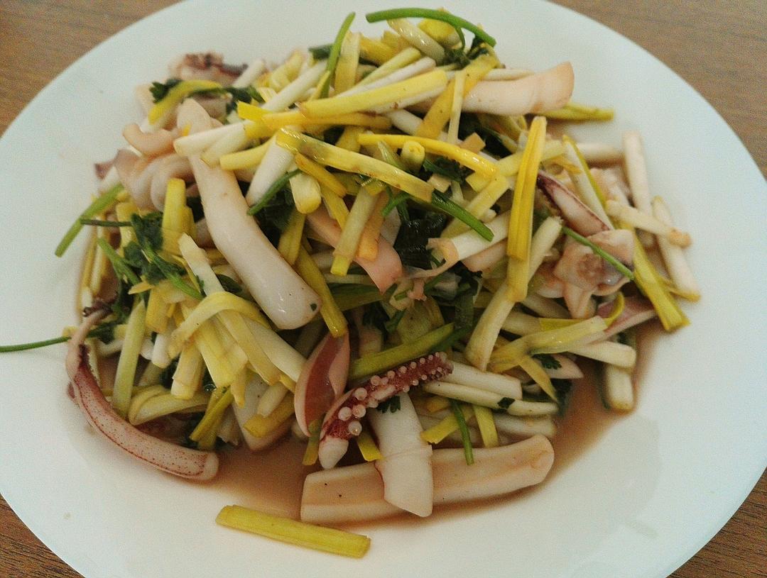 蒜黄香菜炒鱿鱼