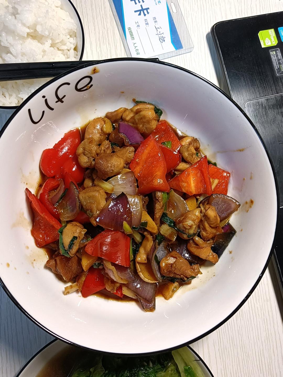 厨师长教你：“三杯鸡”的家常做法，汁香味浓，鲜嫩爽滑