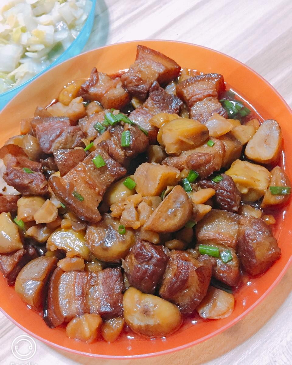 【板栗红烧肉】