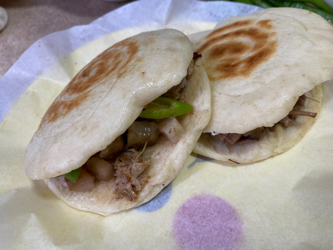 肉夹馍，白吉馍