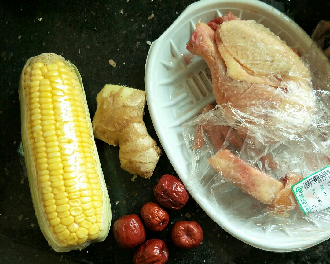 【电饭煲】玉米红枣鸡焖饭的做法 步骤1