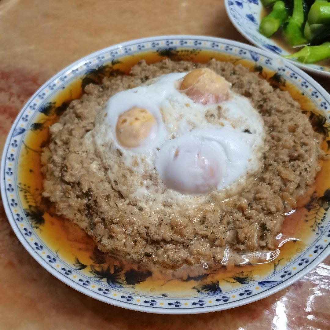 梅干菜肉饼蒸咸蛋