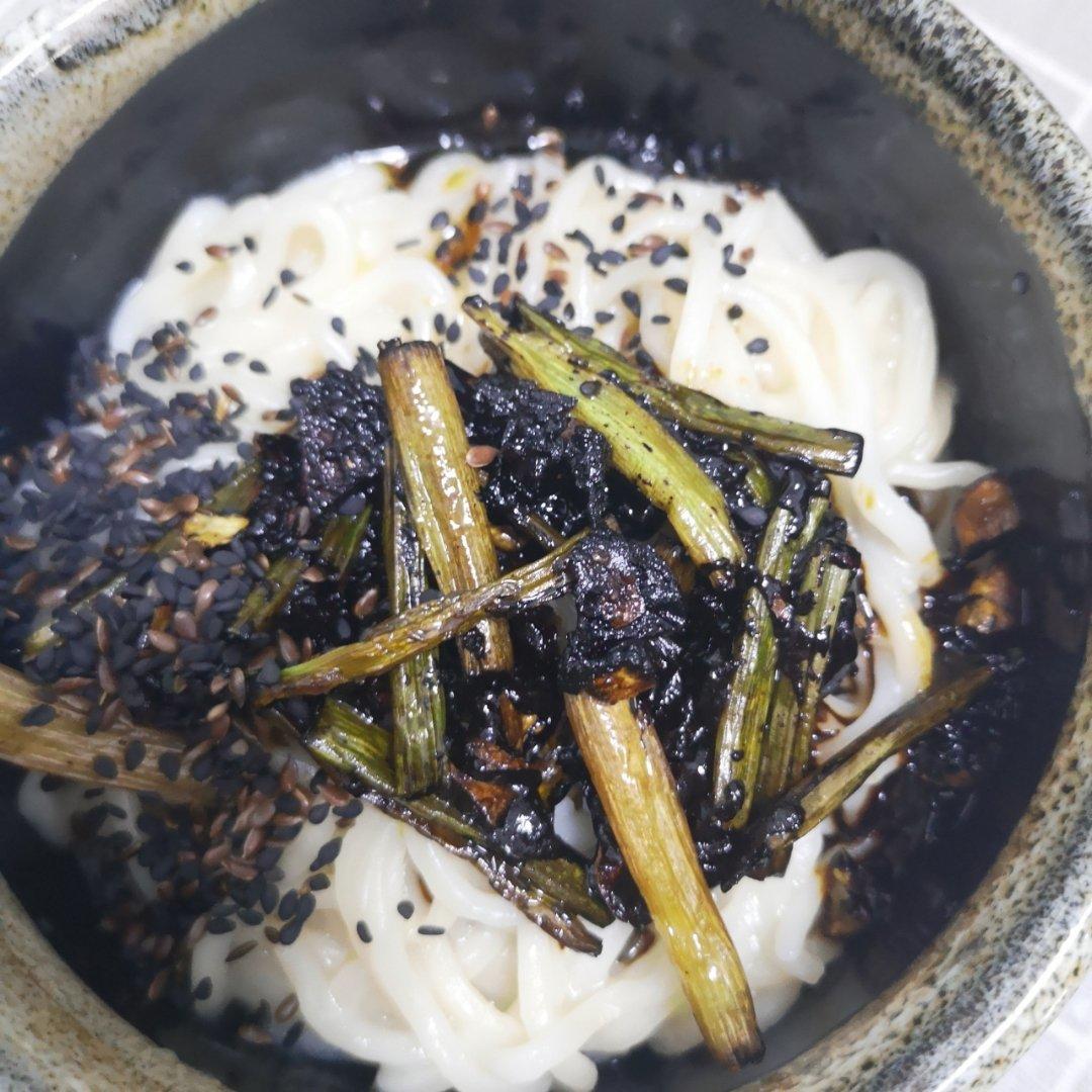 10分钟搞定的一碗葱油拌面