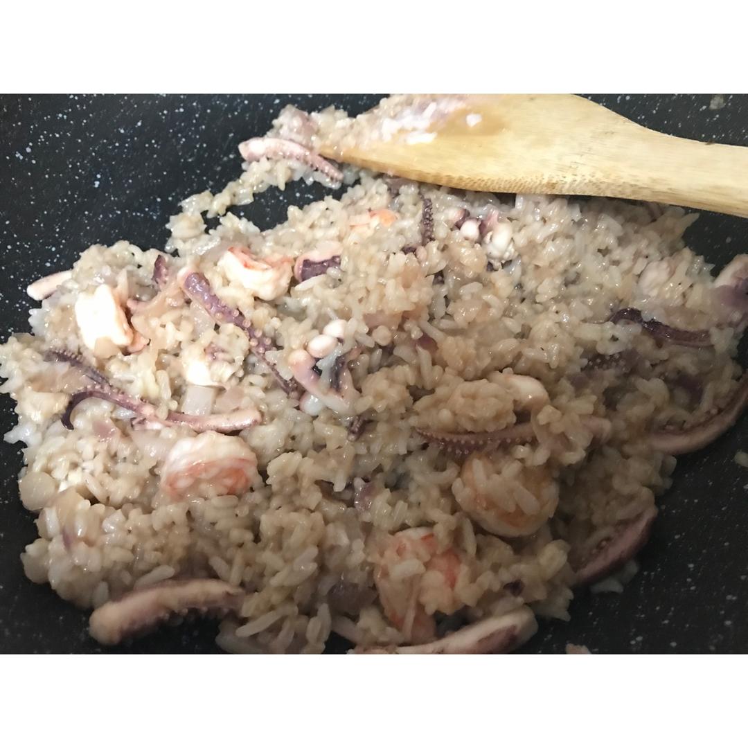 海鲜焗饭 Seafood Fried Rice with Cheesy Topping