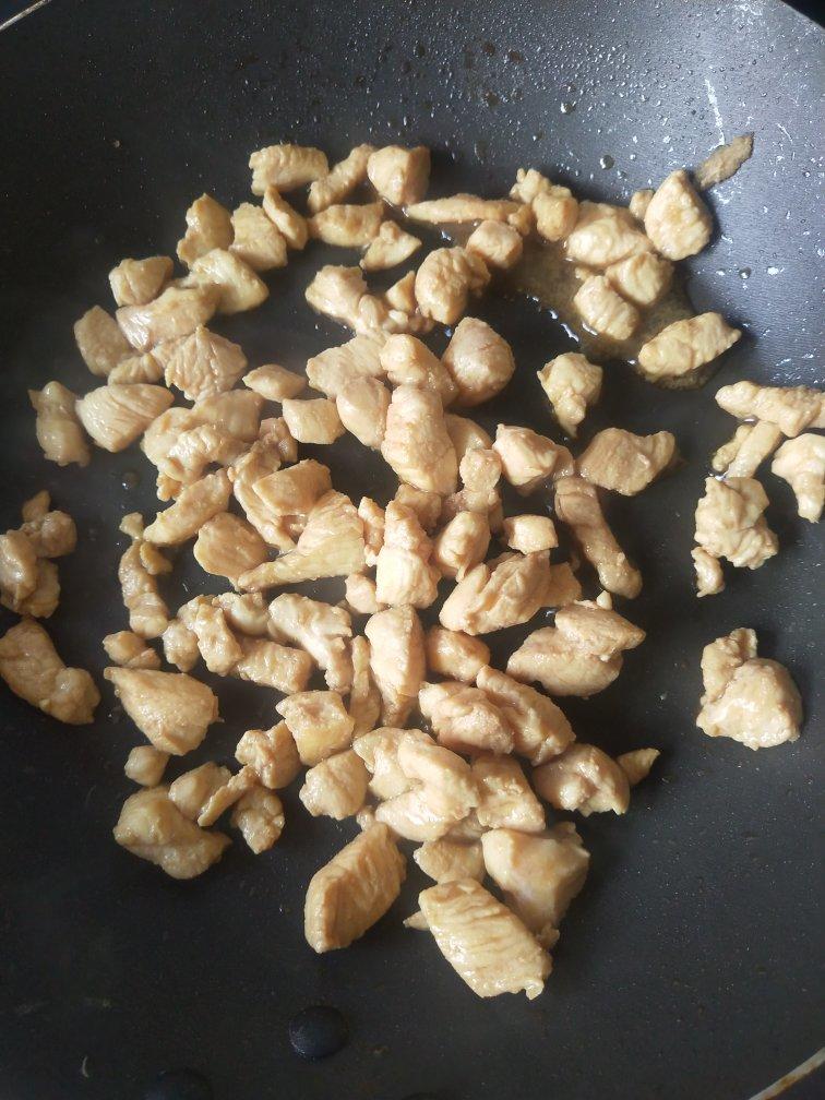 2张手抓饼皮搞定1个披萨——奥尔良鸡肉披萨