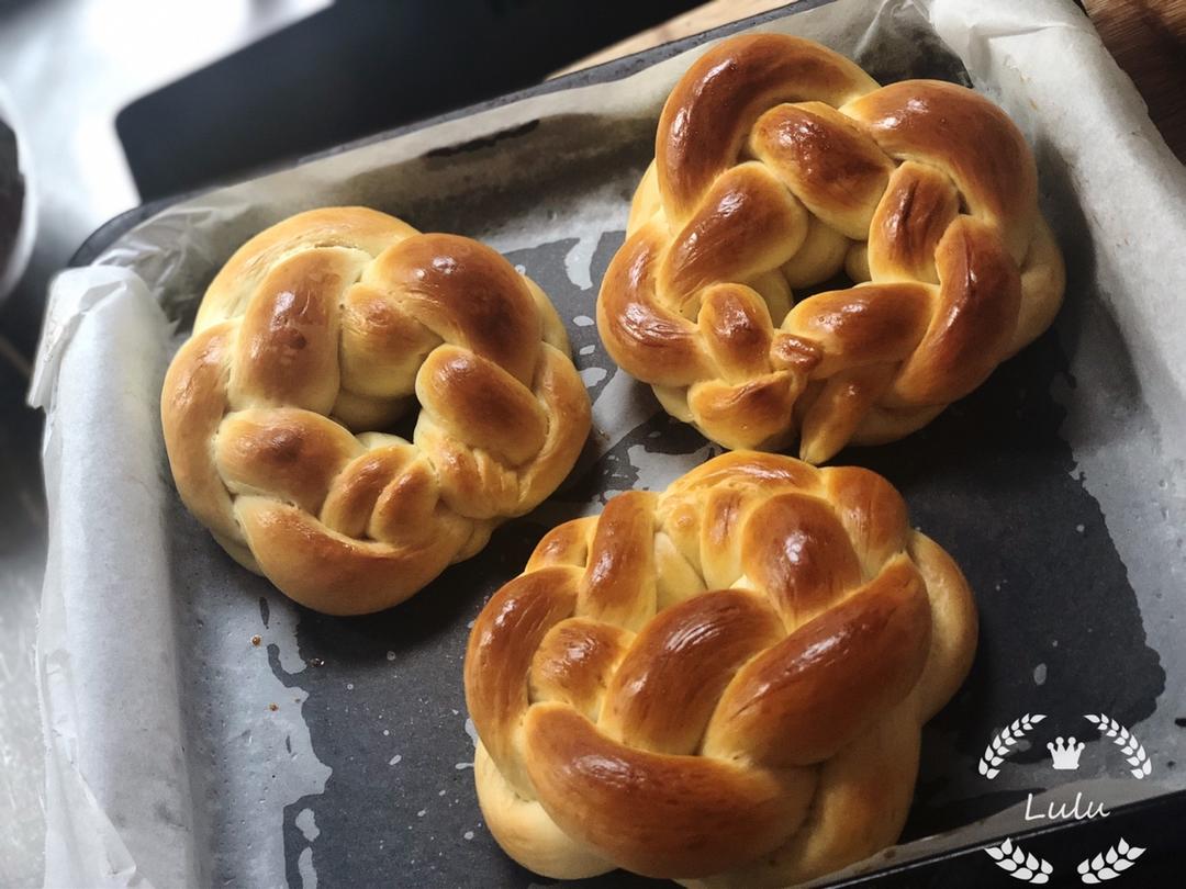 鲜奶油辫子面包