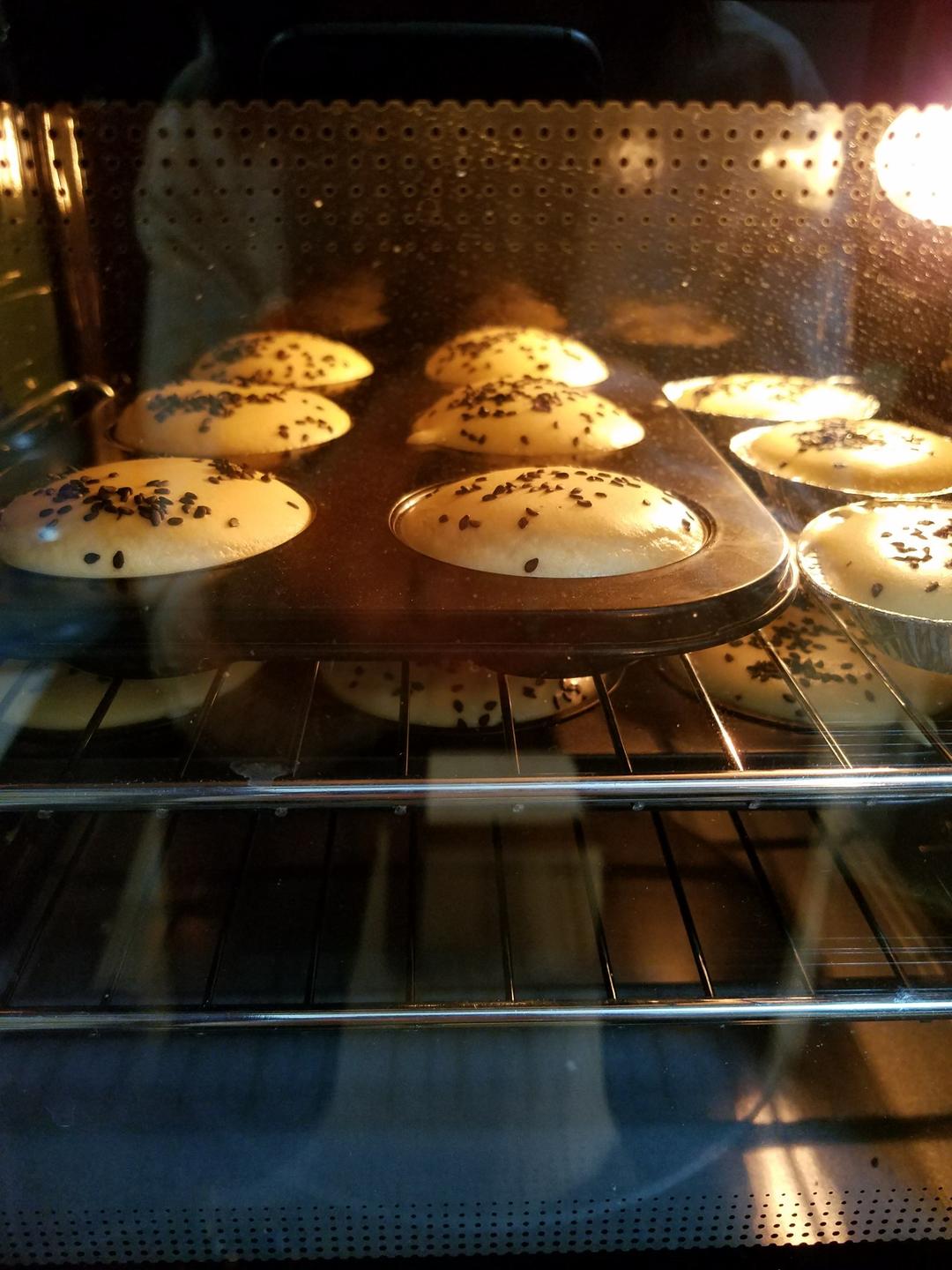 戚风杯子蛋糕^_^不开裂不回缩喔～