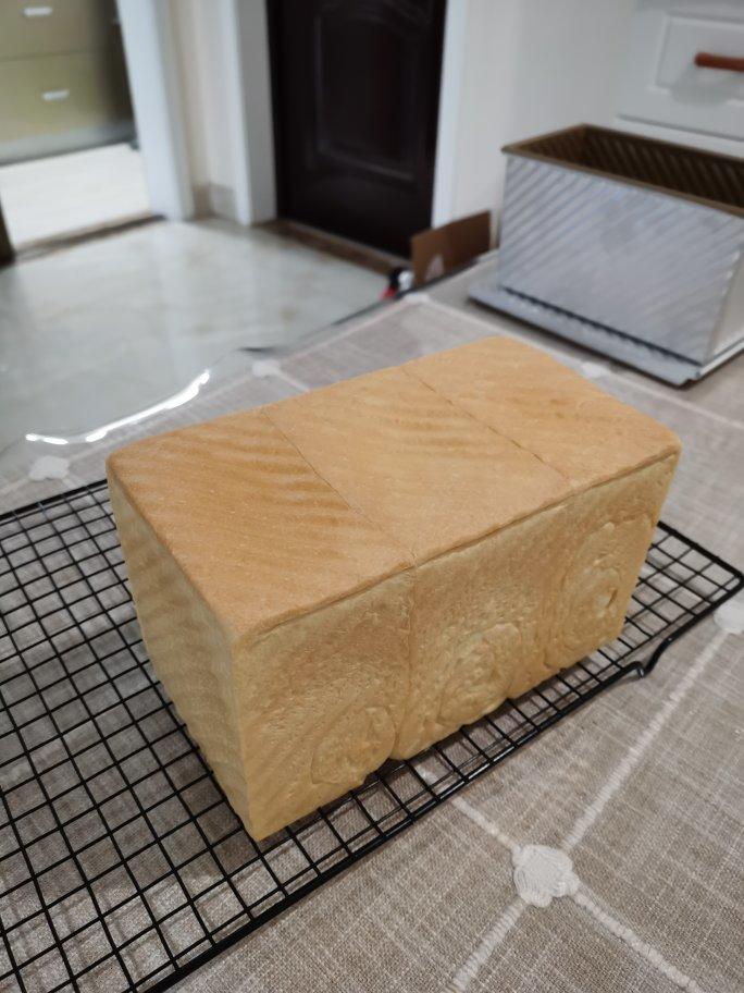用烤箱自己做面包--手工牛奶吐司面包