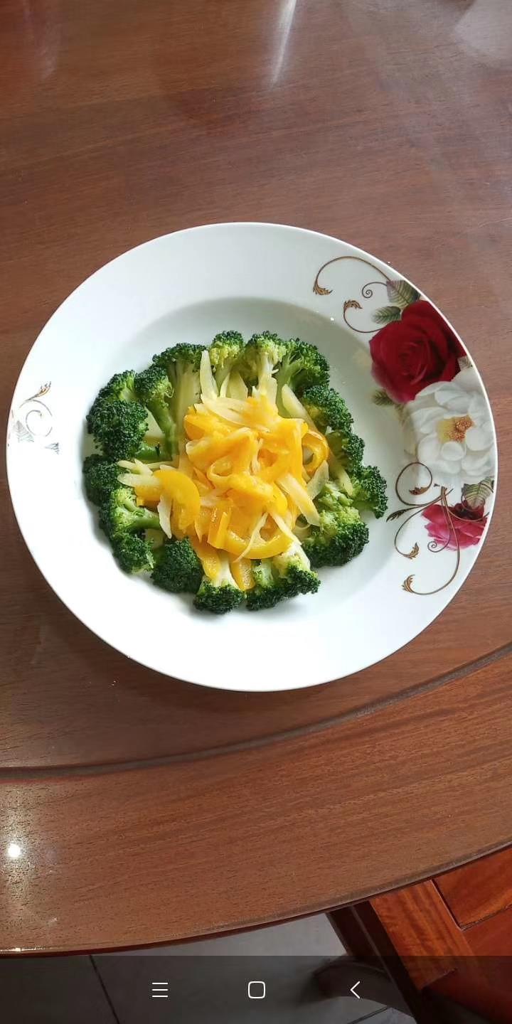 彩椒土豆丝西兰花拼盘的做法