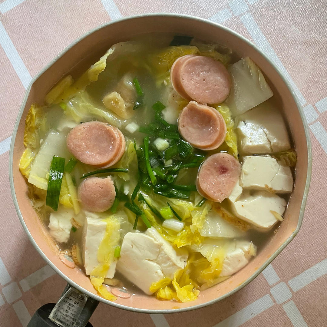 汤鲜味美，驱寒暖身的火腿白菜豆腐煲来喽~