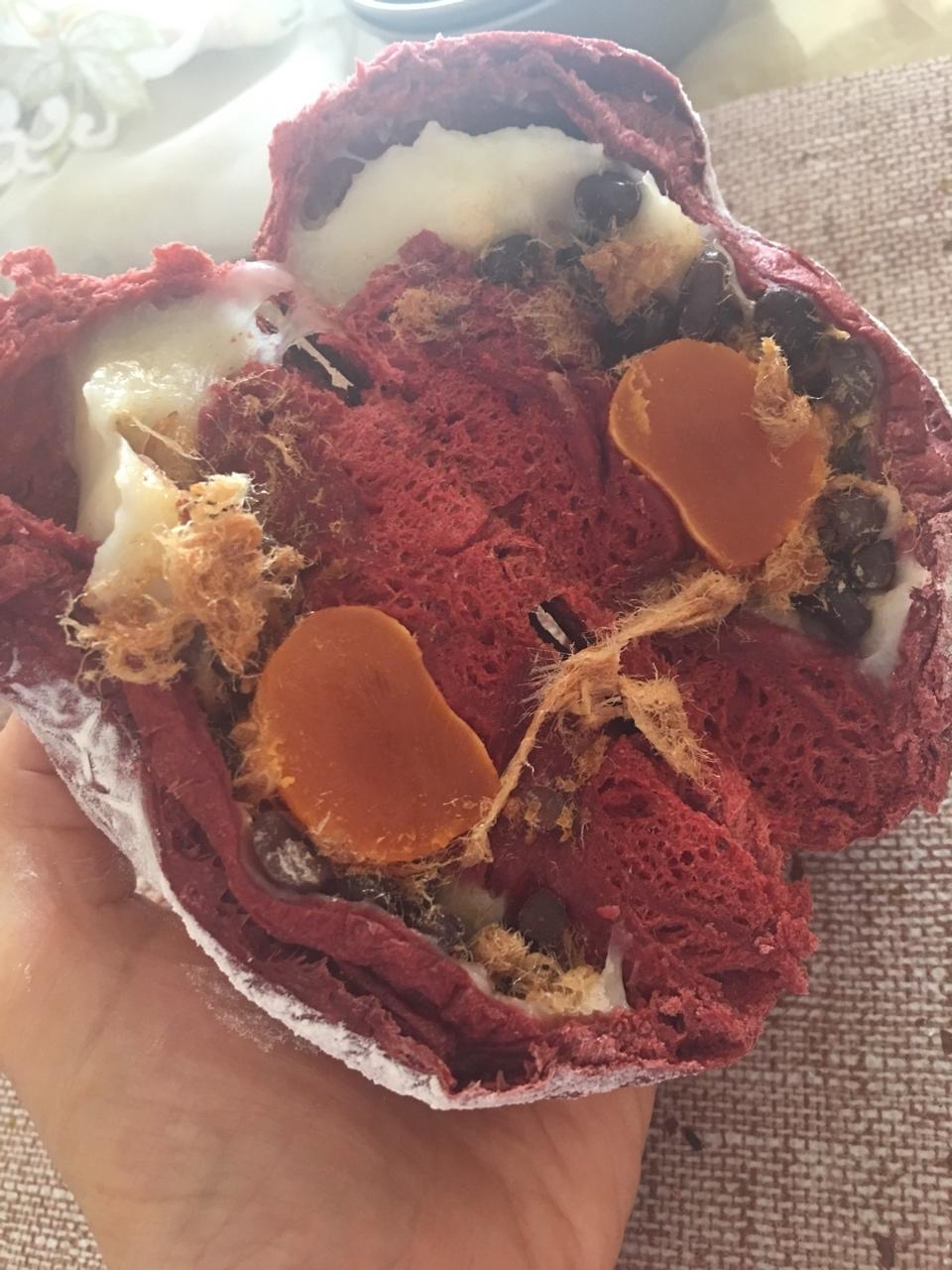 红丝绒麻薯蛋黄软欧