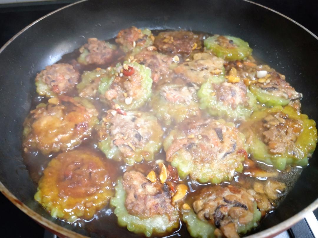 厨师长教你：“苦瓜酿肉”的家常做法，口感和味道很棒，先收藏了