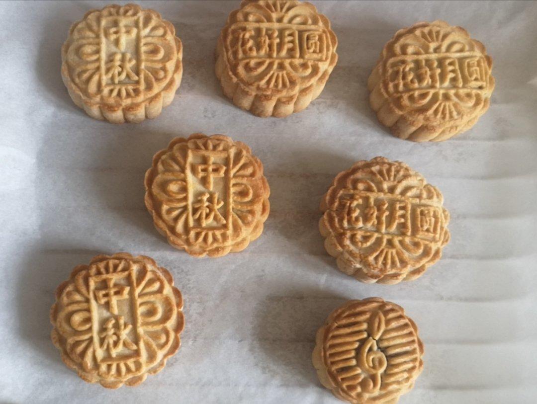 广式月饼—蛋黄莲蓉月饼