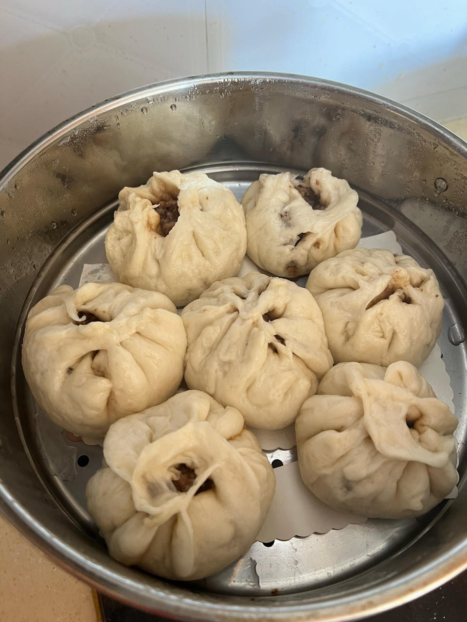 鲜美多汁的洋葱牛肉包子