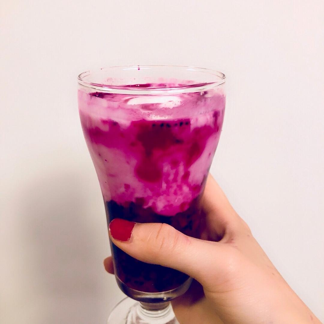 美少女火龙果渐变酸奶