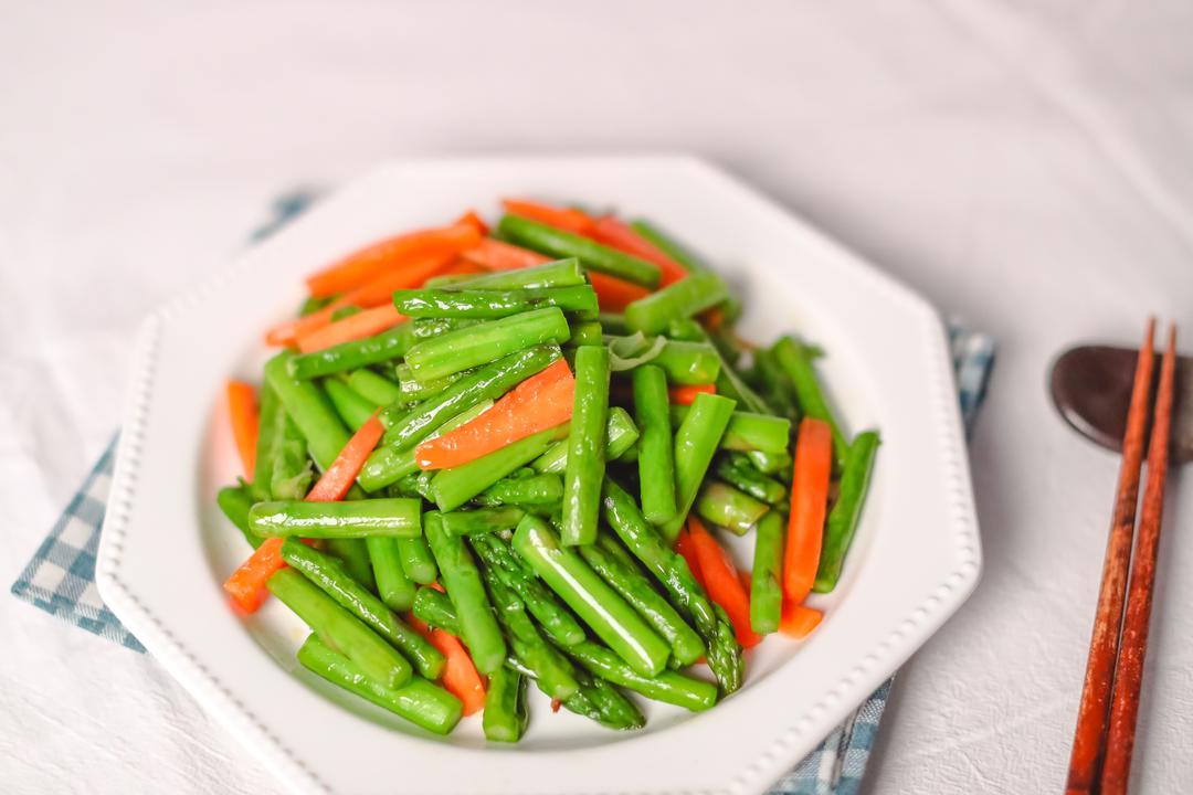 清炒芦笋的做法