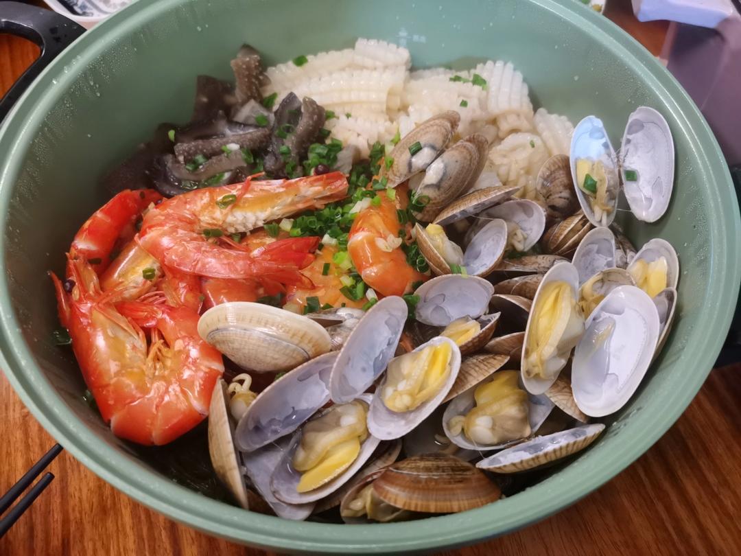 铸铁锅焖海鲜煲