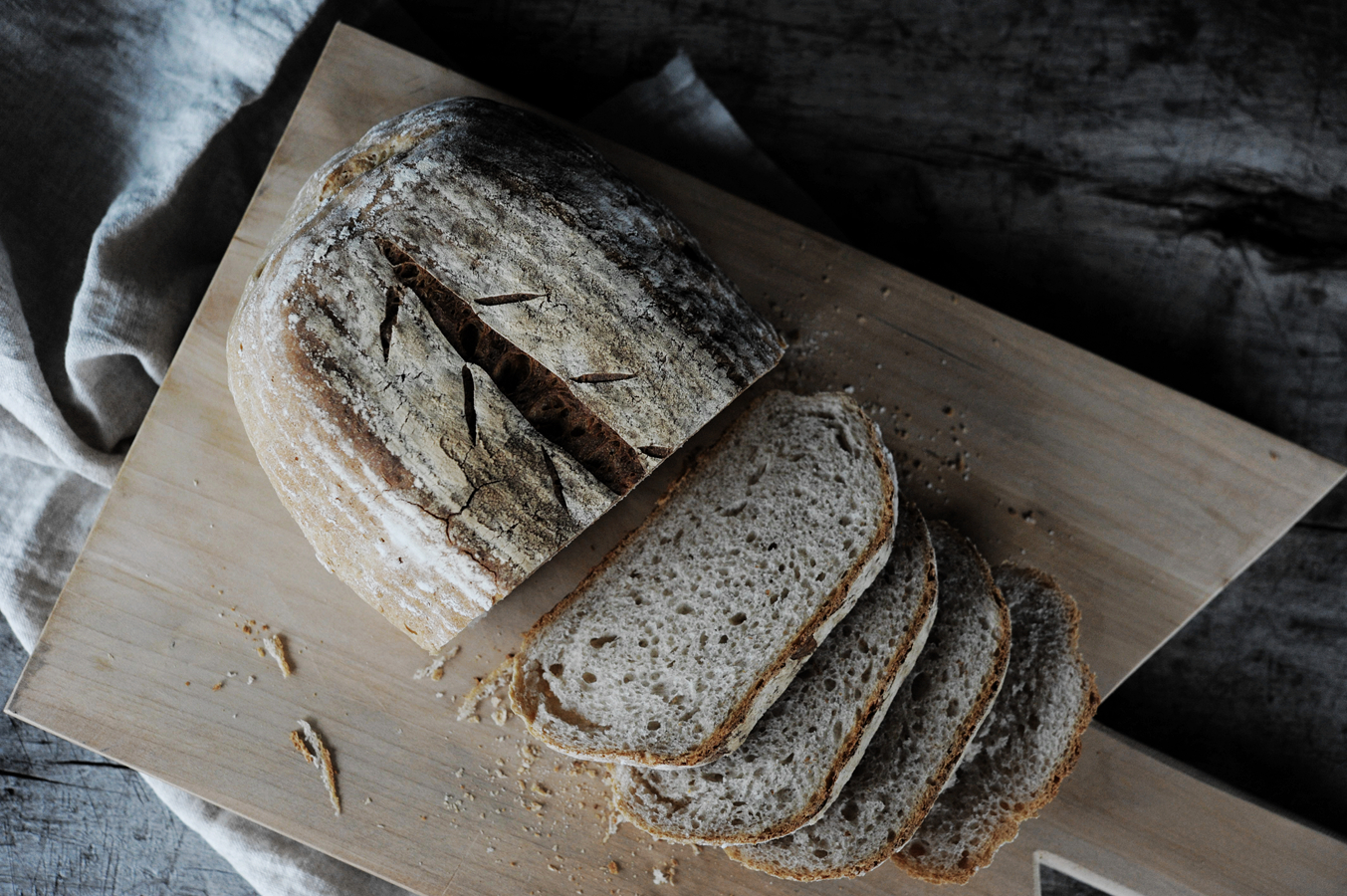 朴素的黑麦面包