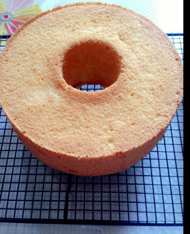 超简单完美戚风蛋糕（6寸2蛋）附打发、翻拌、脱模视频