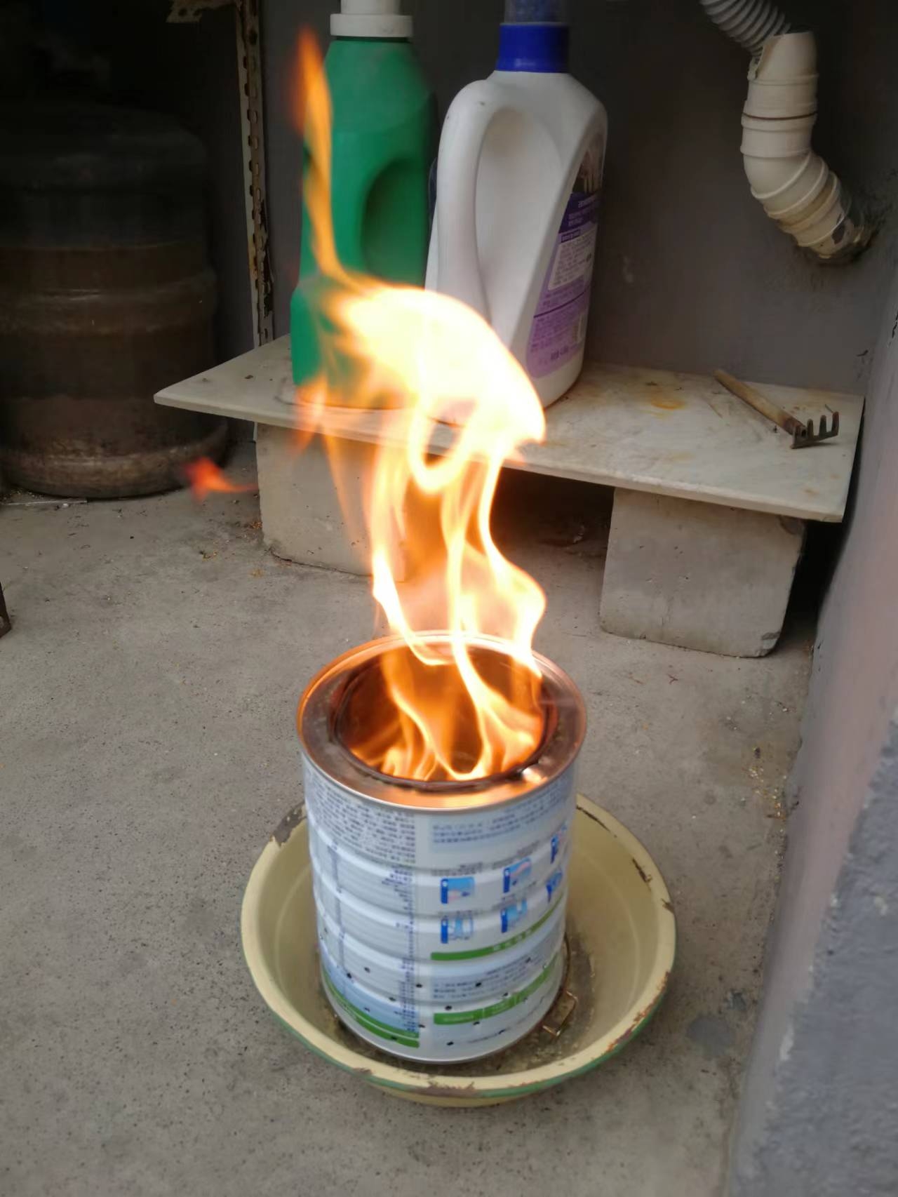 奶粉罐自制两用烧烤炉柴火炉的做法