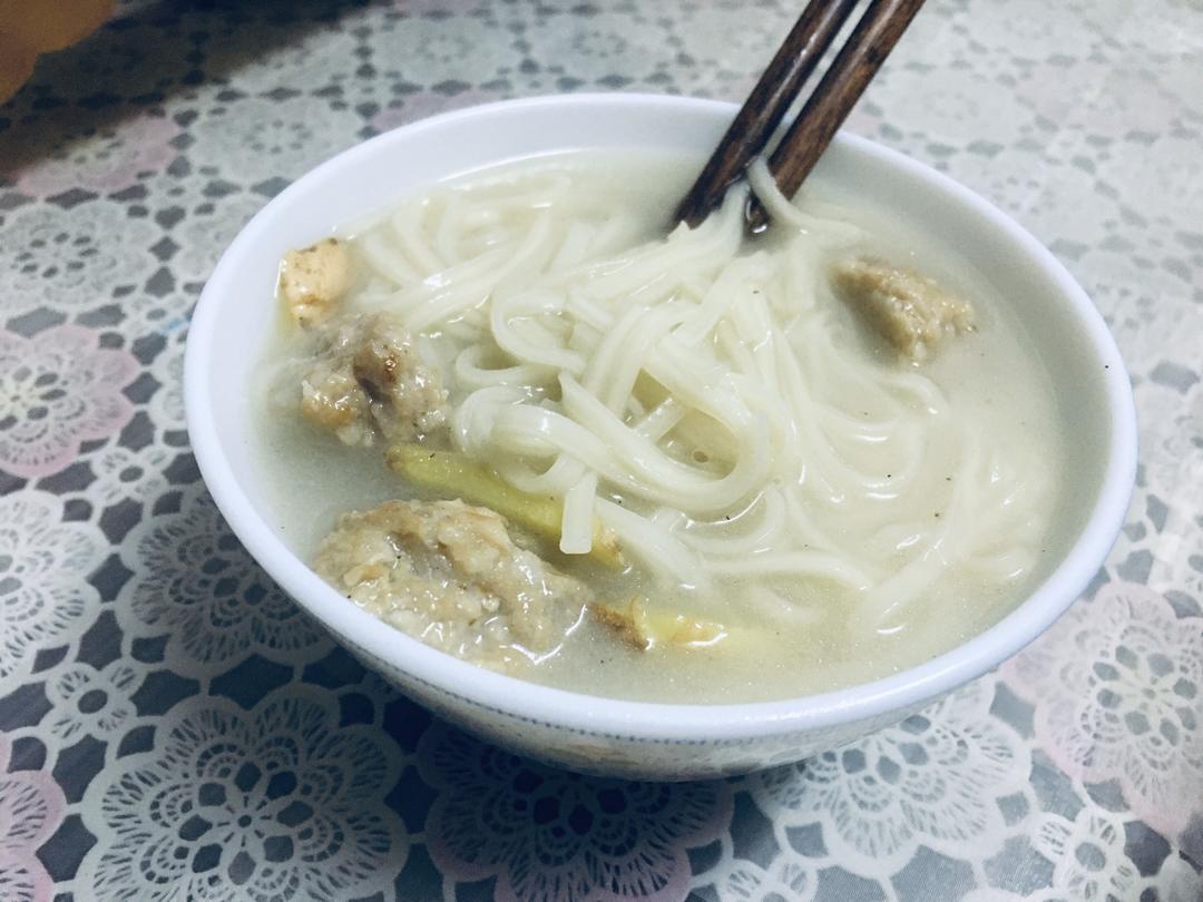 炸肉丸挂面