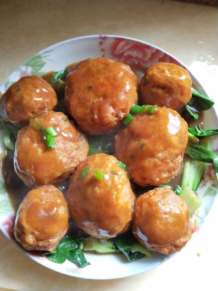 简单的红烧狮子头～拌饭太香了