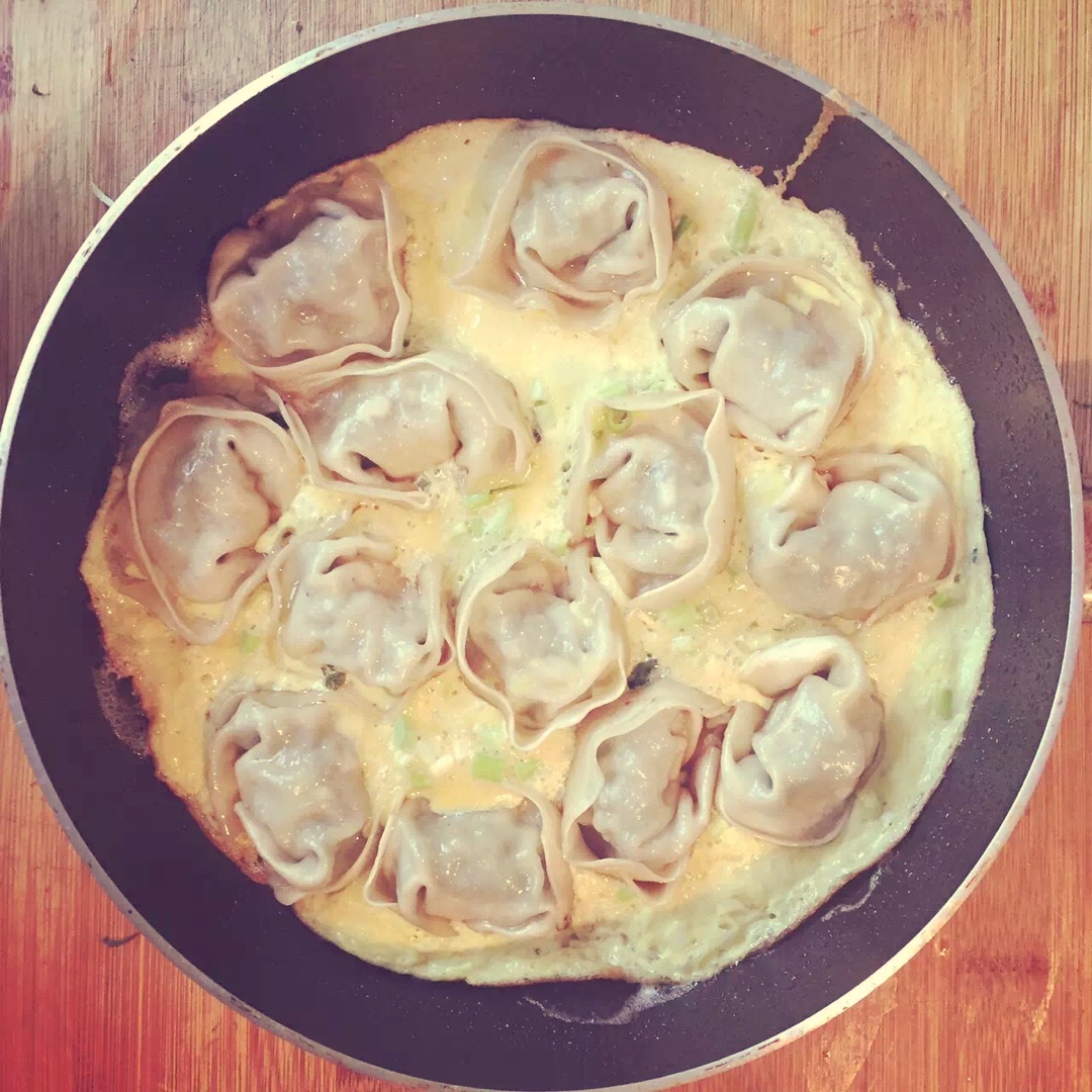 蛋抱煎饺（速冻饺）