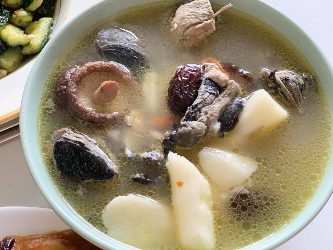 滋阴补血～香菇山药乌鸡汤