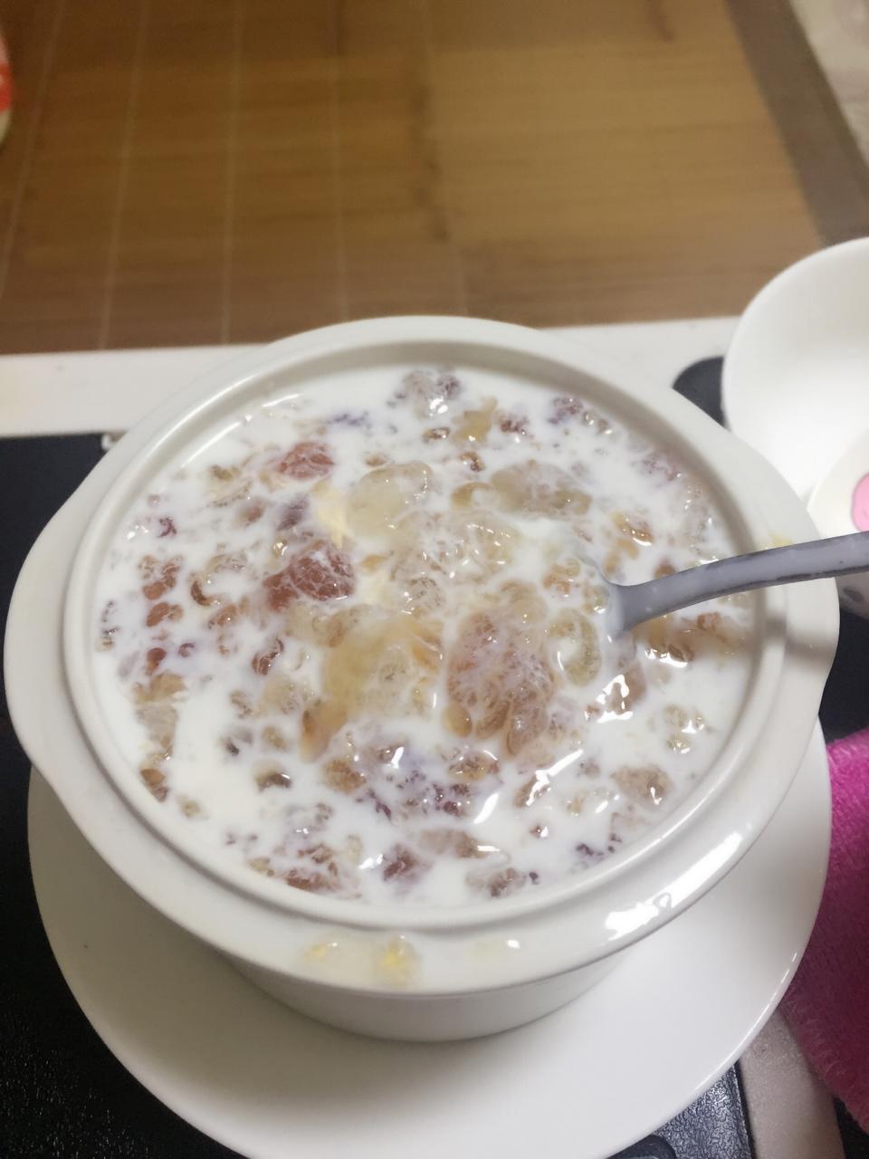 cookie-f做的香浓牛奶炖桃胶