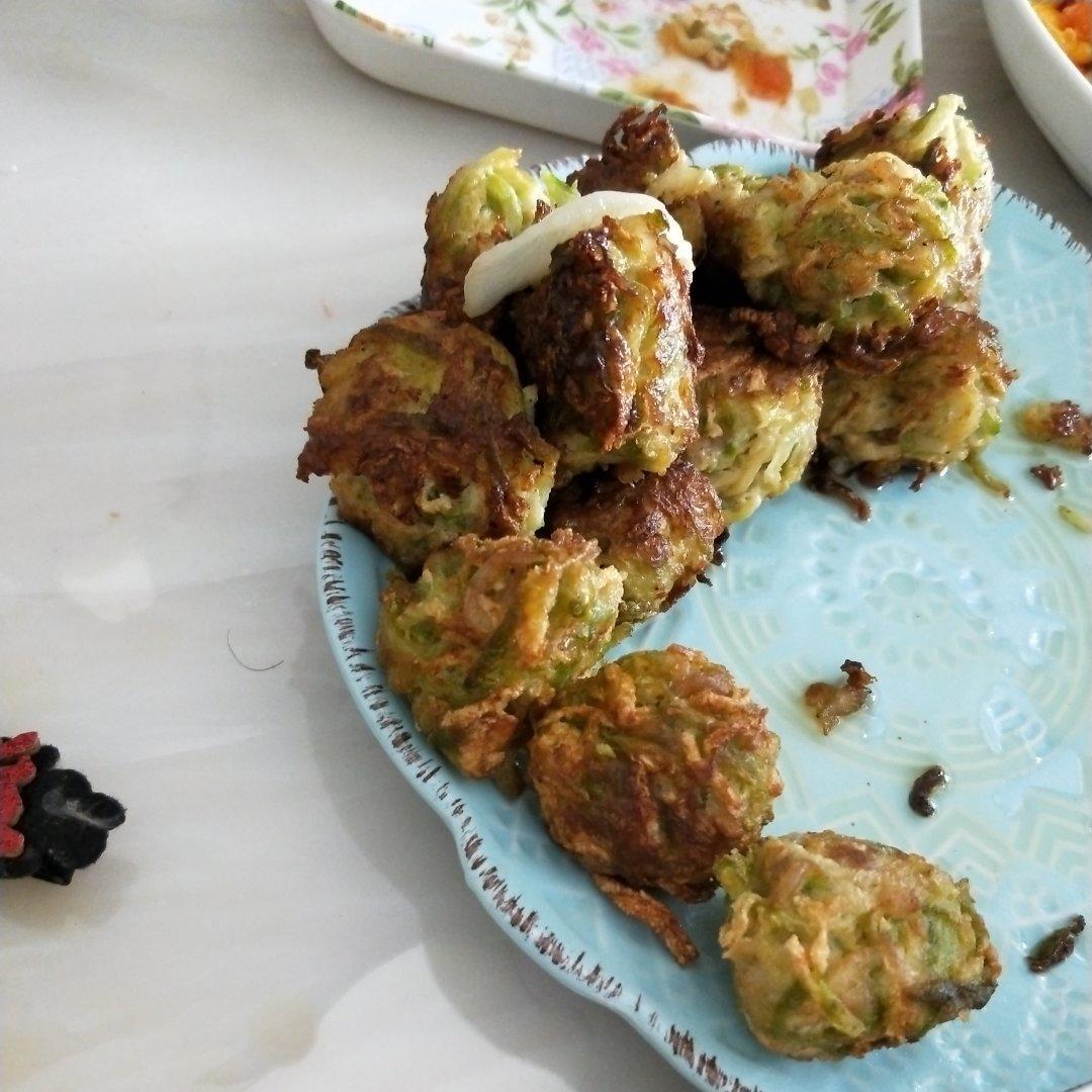 炸萝卜丝丸子