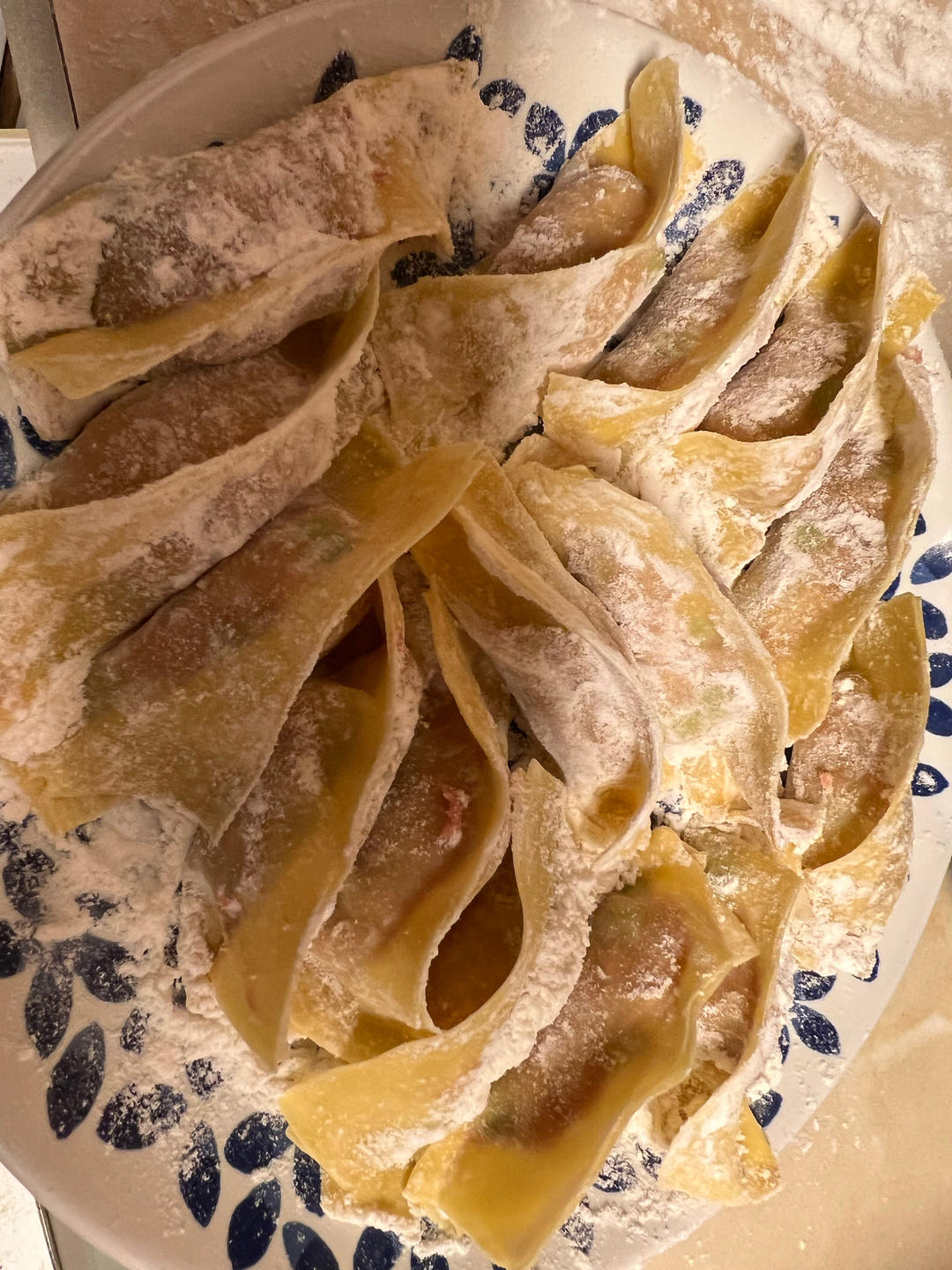 猪肉鲜虾锅贴