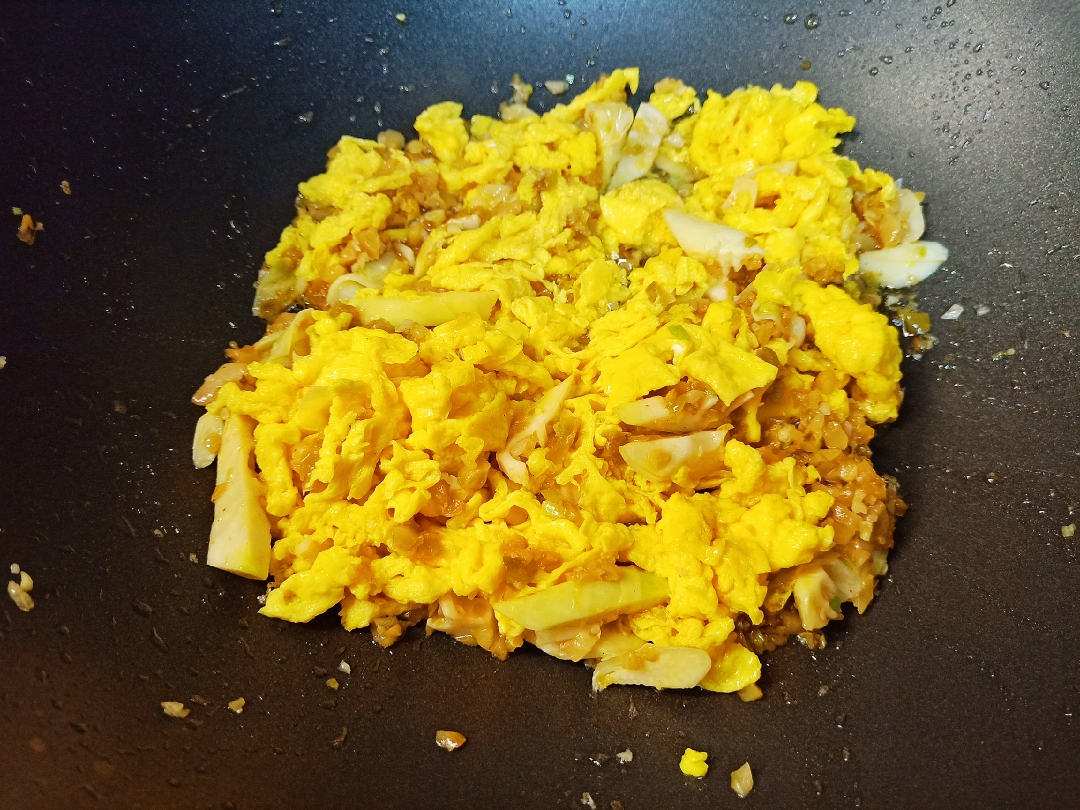 复刻《昨日的美食》-- 蛋炒竹笋配榨菜的做法 步骤8