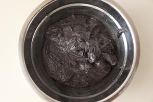 黑米黑芝麻酸奶蒸蛋糕的做法 步骤2
