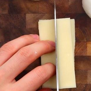 拉丝奶酪洋葱圈的做法 步骤3