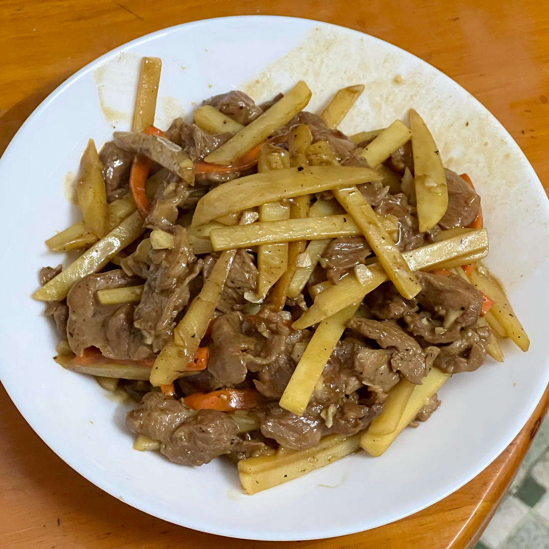 胡萝卜土豆炒肉