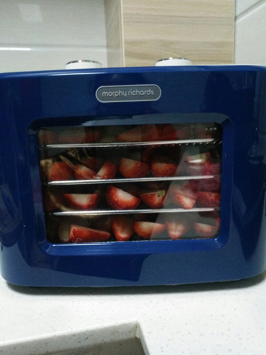 草莓干的做法 步骤2