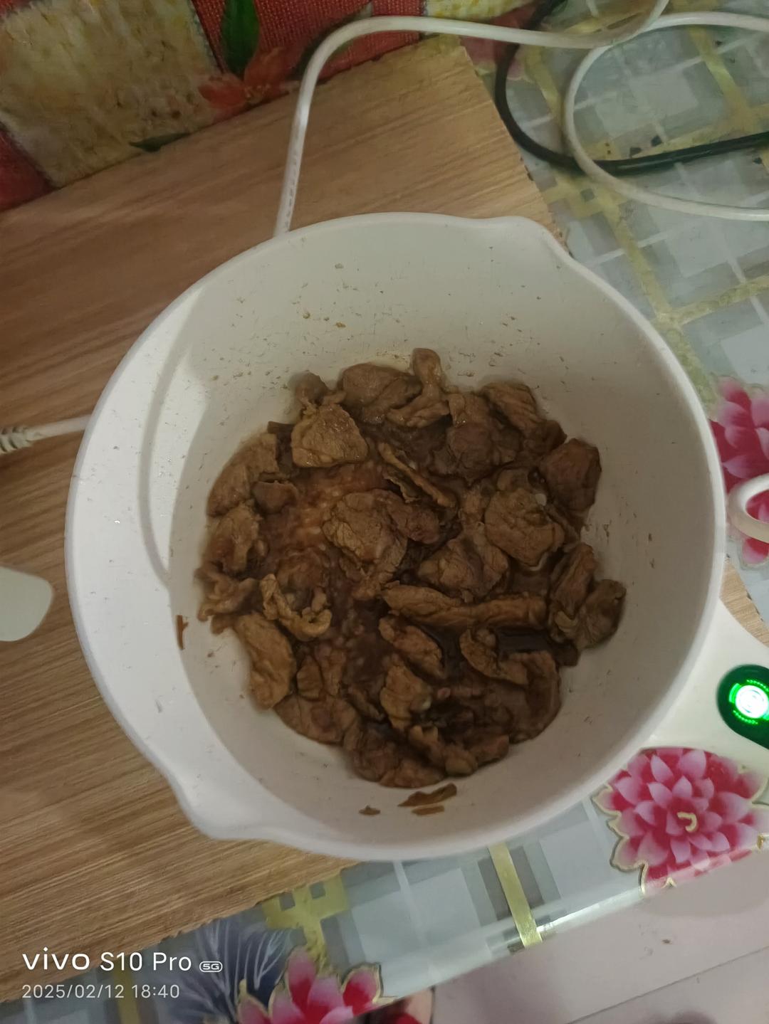 青椒豆腐炒肉的做法 步骤2