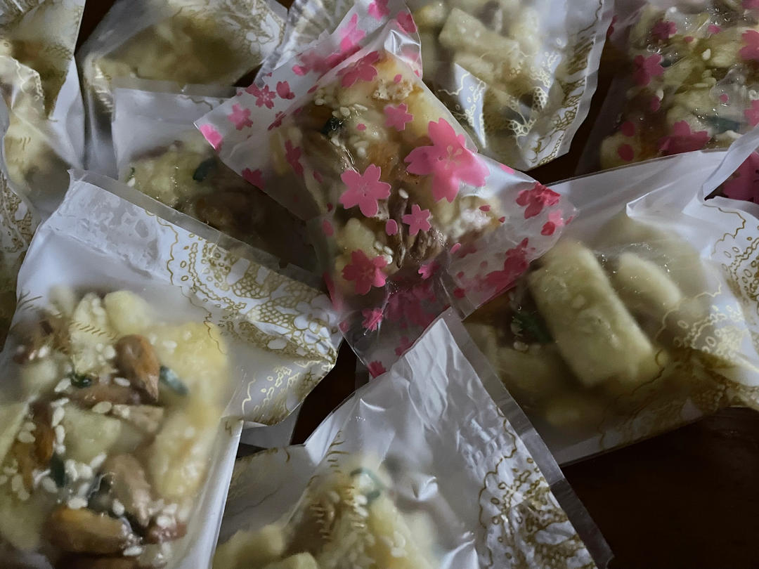 （视频食谱）自制沙琪玛／萨其马