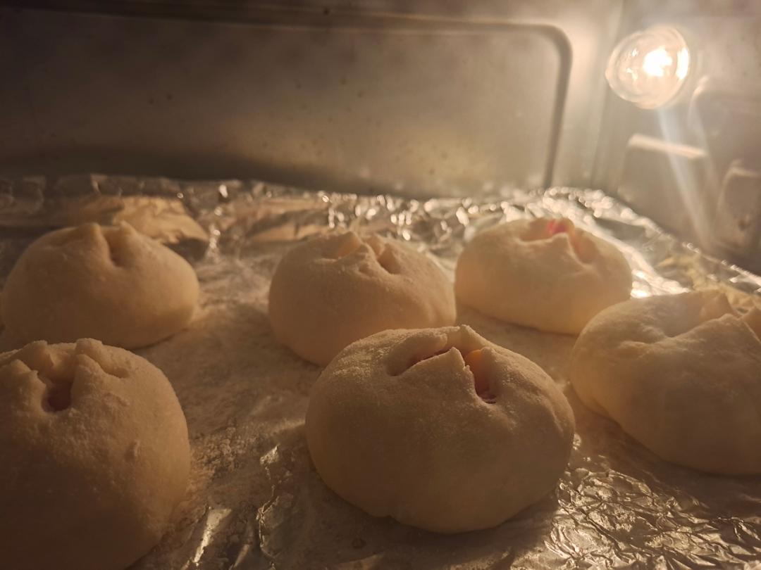 (超好吃的咸口面包）爆浆培根芝士面包