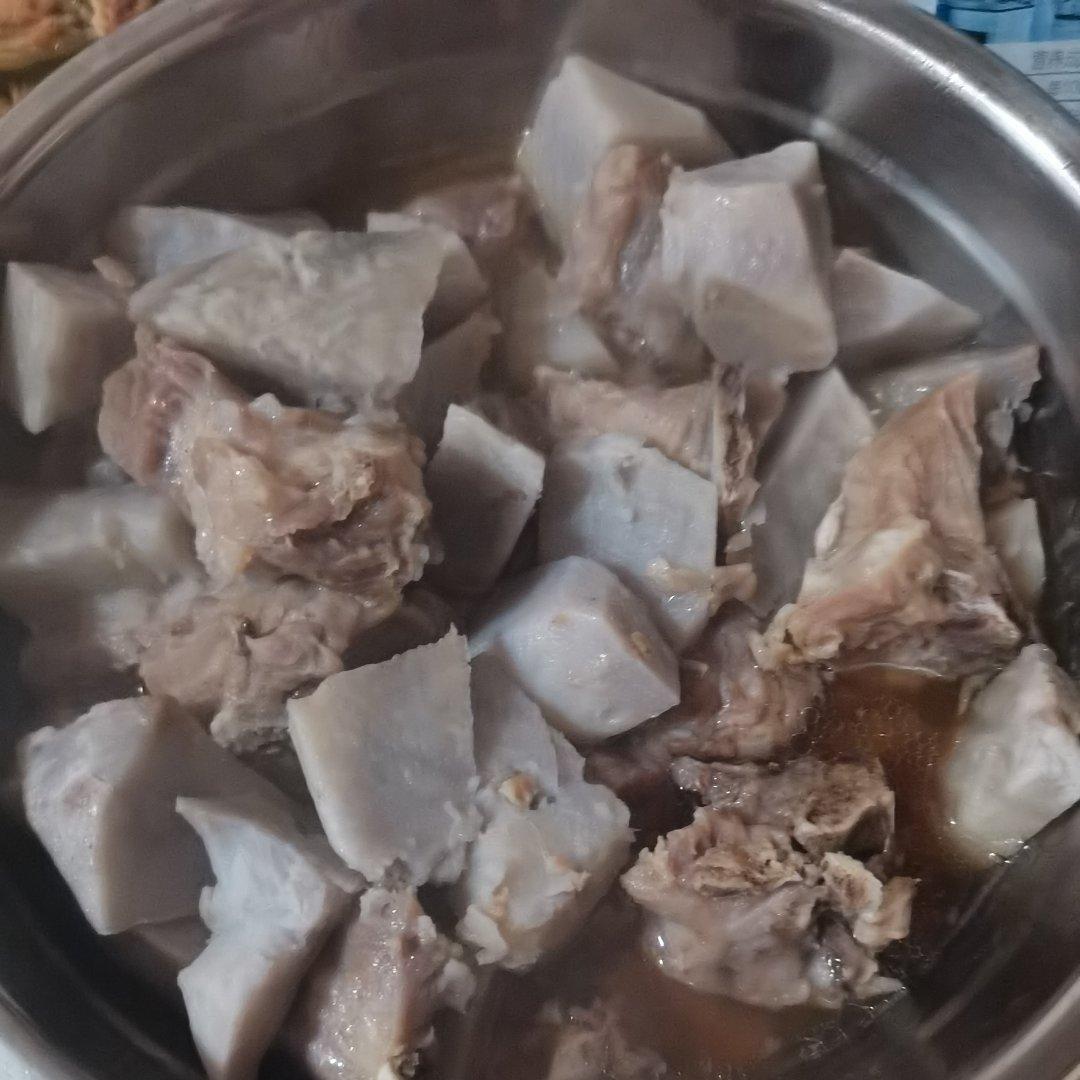 好吃到舔碗的荔浦芋头蒸排骨。