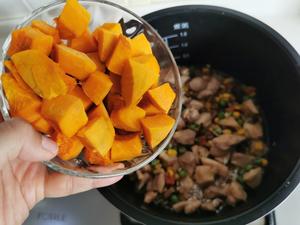超好吃的南瓜鸡肉芝士焖饭    💥（方便快手）💥的做法 步骤17